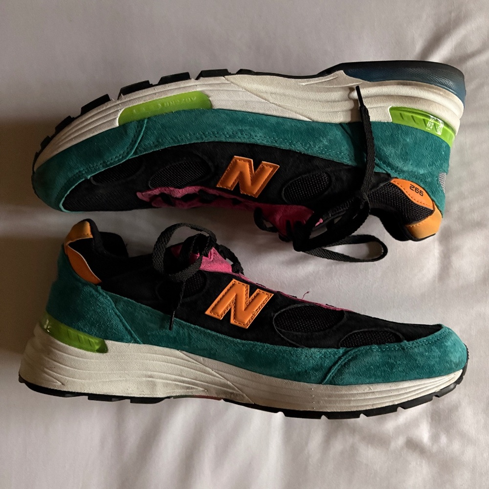 New Balance 992 Black and Green Sneakers